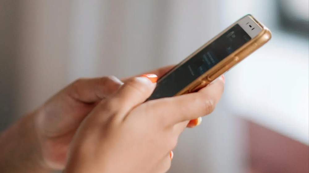 Казахстанцы жалуются на массовые блокировки телефонов, ввезённых из-за рубежа 