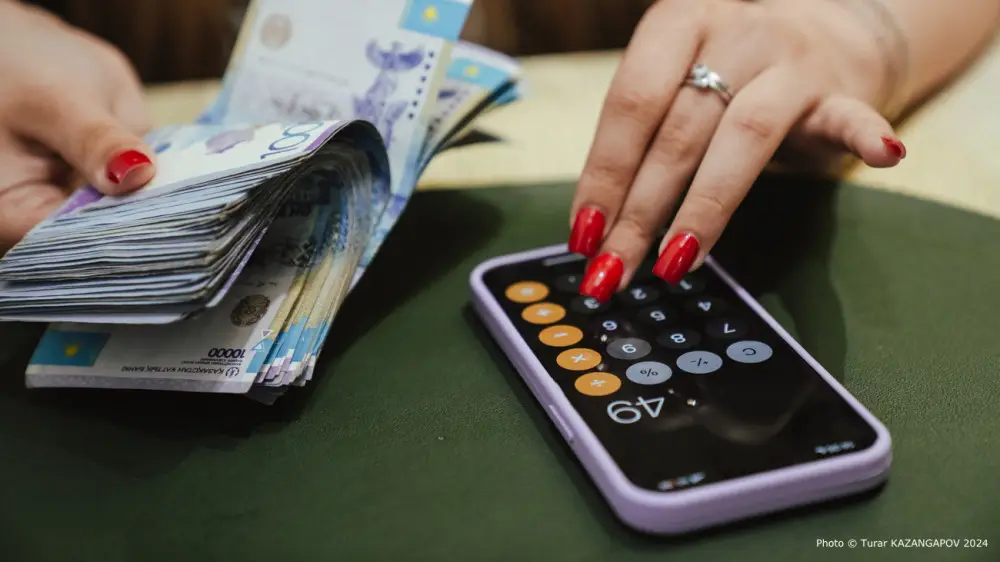 Платный воздух: казахстанцам навязывали бессмысленные “гарантии” при займах