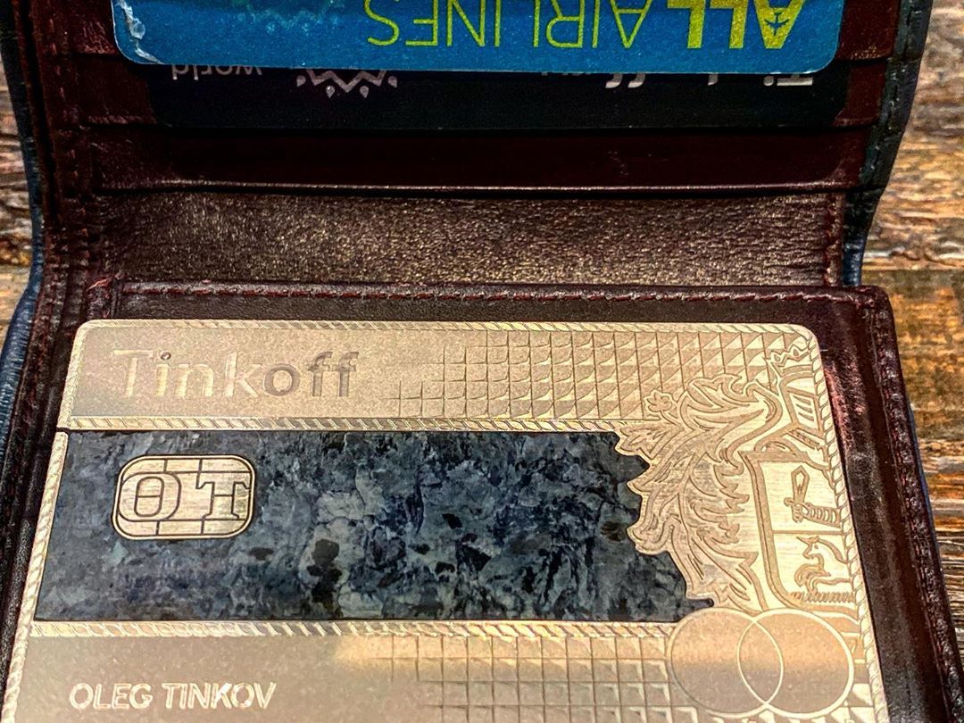 «Тинькофф банк» выпустил карту из белого золота за $5 тысяч