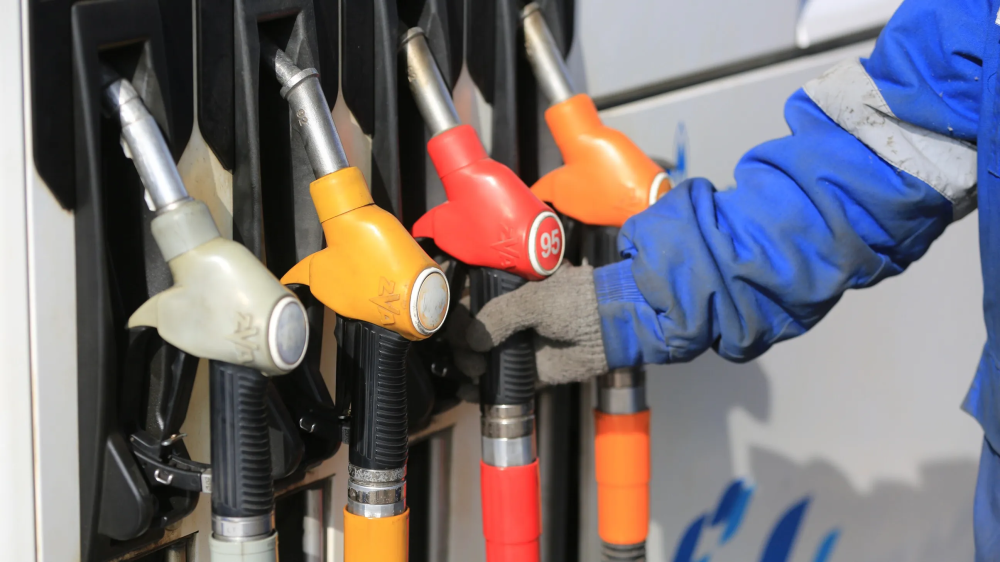 Казахстан теряет до 25 млрд тенге в год из-за "серого" оборота нефтепродуктов