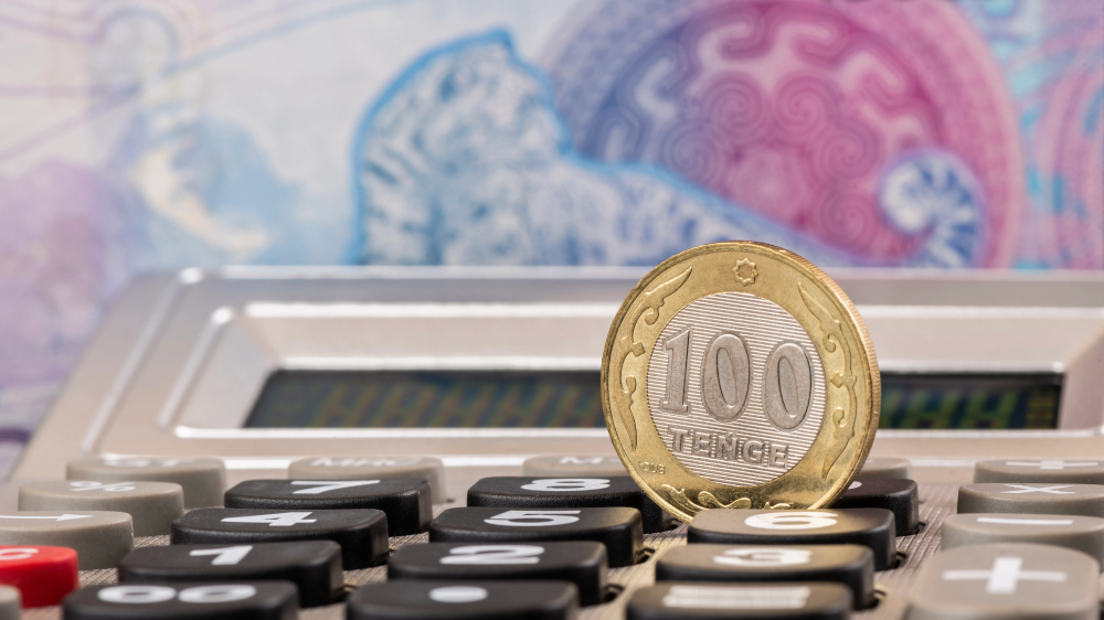 На рассылку о новых выплатах по 432 тысячи некоторым казахстанцам ответили в Минтруда